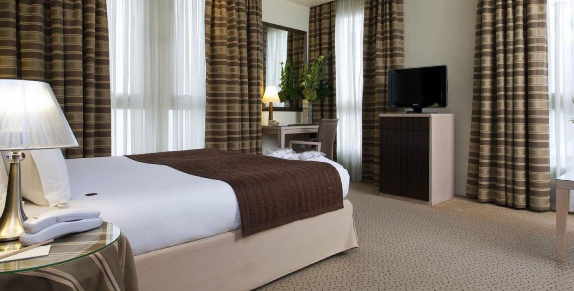 Hotel Le Pera Paris Ngoại thất bức ảnh